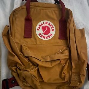 Fjallraven Women’s Kånken Mini Classic Backpack